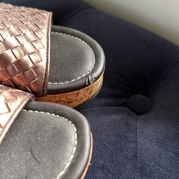 Women’s Donald J. Pliner Safari Metallic Cork Wedges - Picture 2 of 7